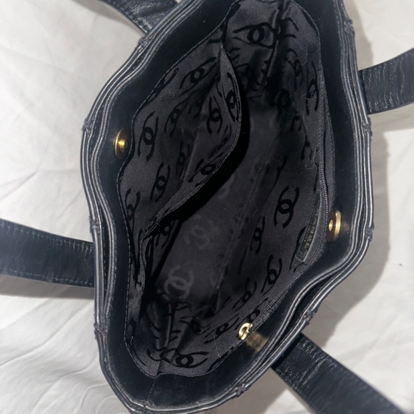 Chanel Wils Stitch Glazed Leather Tote - Picture 5 of 6